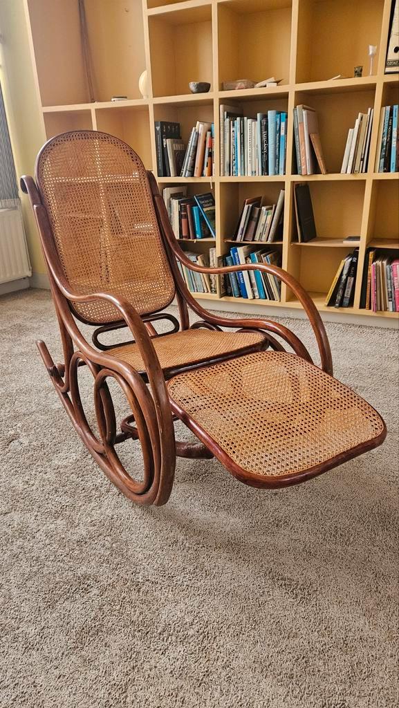 Thonet schommelstoel, Antiek en Kunst, Antiek | Meubels | Stoelen en Banken, Ophalen