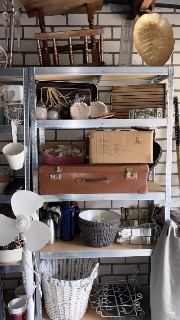 Partij rommelmarktspullen met antiek en merk tassem, Ophalen