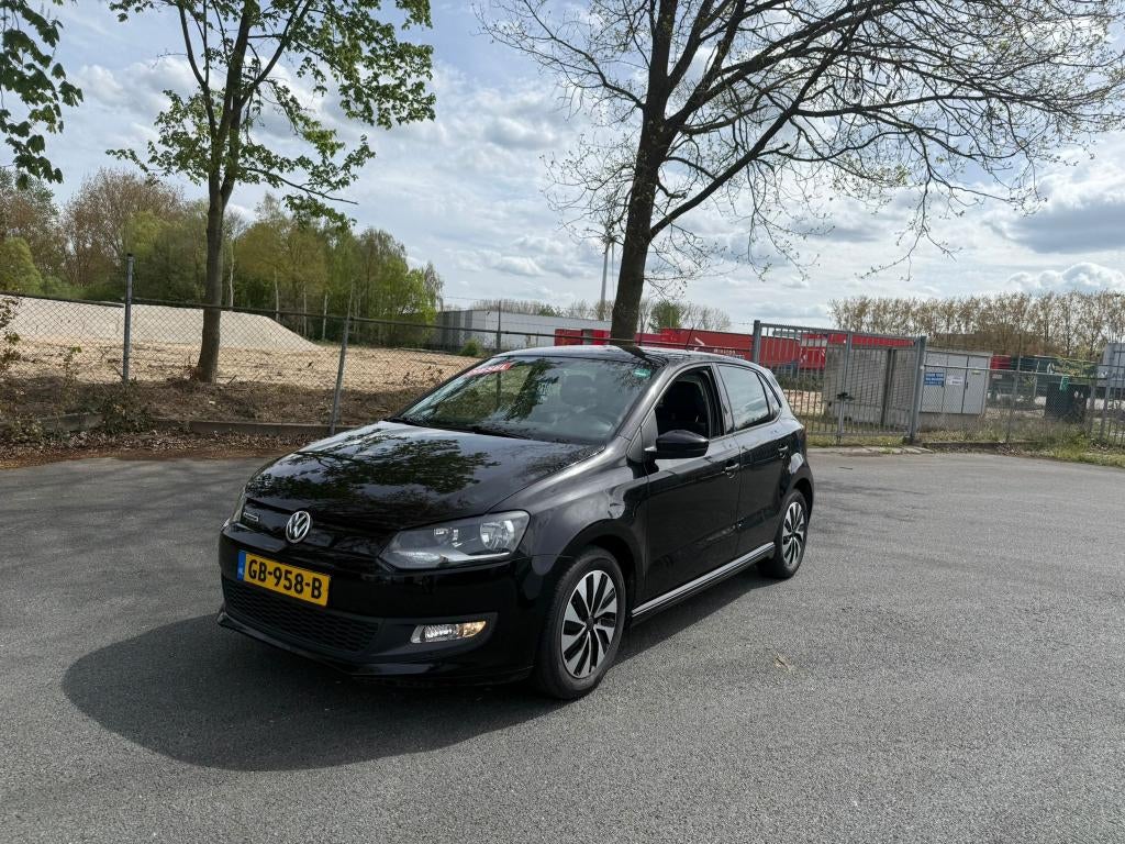 Volkswagen Polo 1.4 TDI 55KW BJ 2015 5 DRS GEWOON DEZE INST, Auto's, Voorwielaandrijving, Euro 5, 74 pk, Zwart