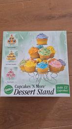 Wilton Cupcakes 'N More Dessert Stand - 13 cupcakes, Ophalen of Verzenden, Zo goed als nieuw, Cupcakes, Serveervorm