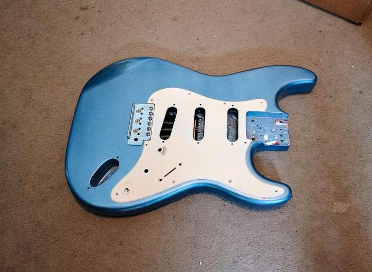 Stratocaster body fender/squier copy, Muziek en Instrumenten, Instrumenten | Onderdelen, Gebruikt, Elektrische gitaar, Ophalen of Verzenden