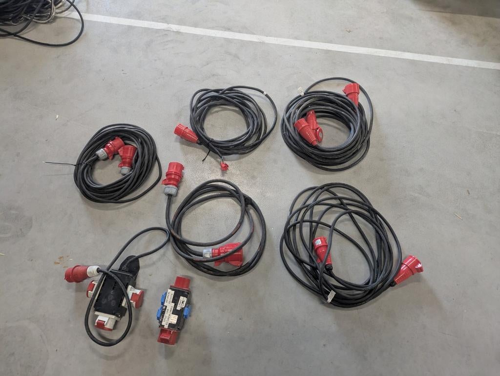 Partij Krachtstroom kabels en stekkers praktisch nieuw, Doe-het-zelf en Verbouw, Elektra en Kabels, Ophalen, Zo goed als nieuw