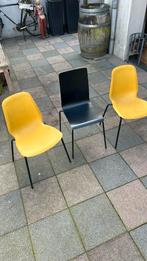 Stoelen, 2*geel (stapelbaar) 1* zwart, Huis en Inrichting, Stoelen, Ophalen, Overige materialen, Gebruikt, Drie