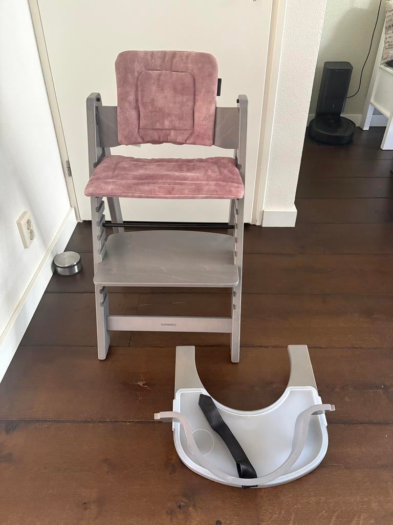 Kidsmill Up! Kinderstoel incl. Babyset., Ophalen, Zo goed als nieuw, Meegroeistoel, Afneembaar eetblad
