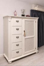 Stevige kast met rotan detail, meidenkast, babykamer,, Ophalen, Gebruikt, Kast, 50 tot 70 cm