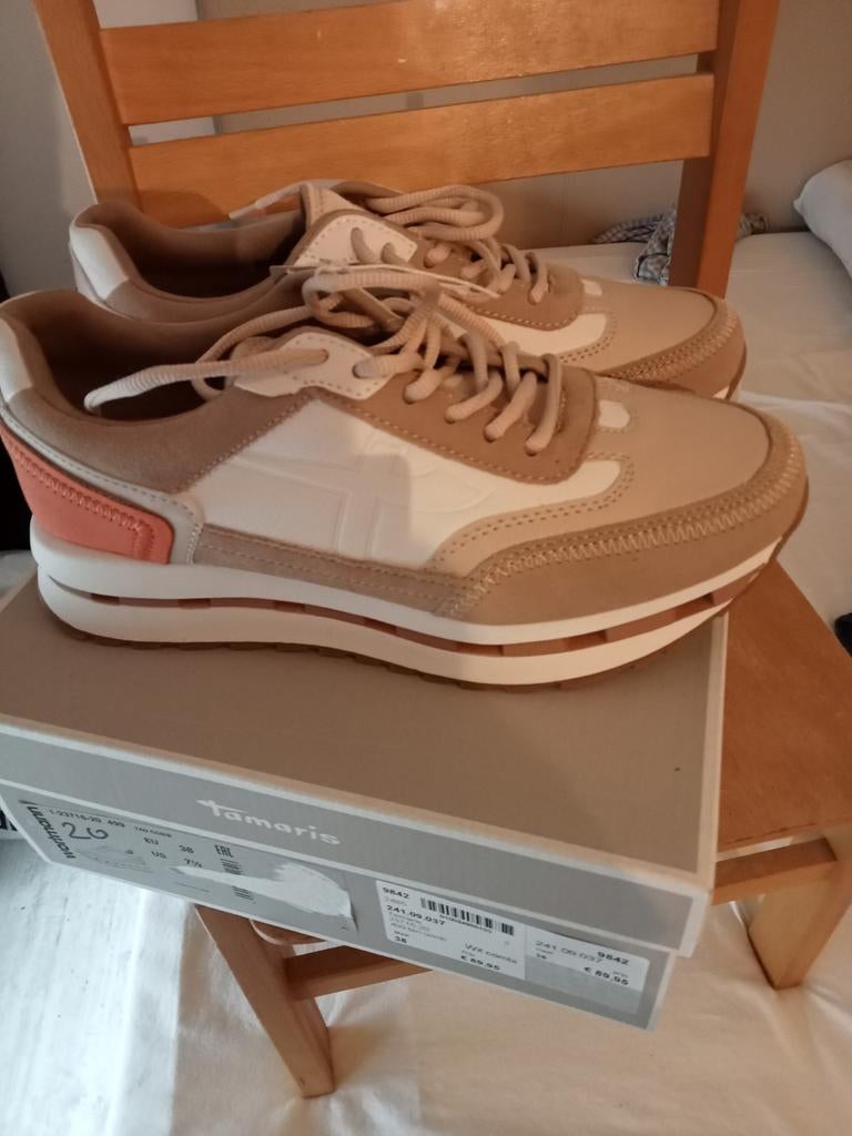 Nieuwe sneakers van Tamaris, Ophalen of Verzenden, Nieuw, Beige, Sneakers of Gympen