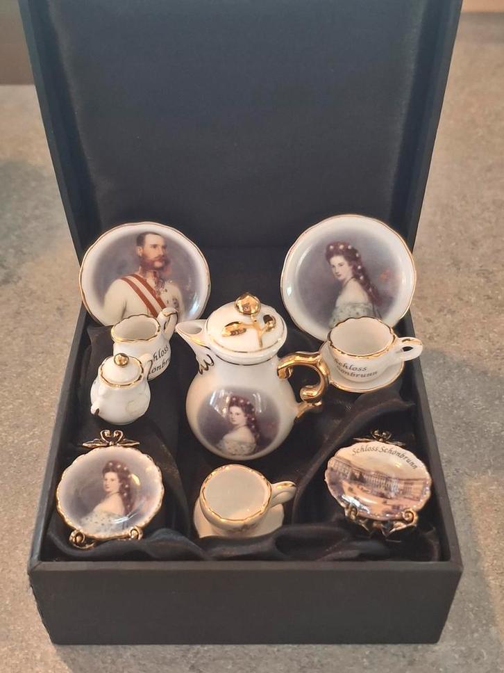 Miniatuur Sissi servies (poppenhuis) - gemerkt Reutter, Verzamelen, Porselein, Kristal en Bestek, Ophalen of Verzenden