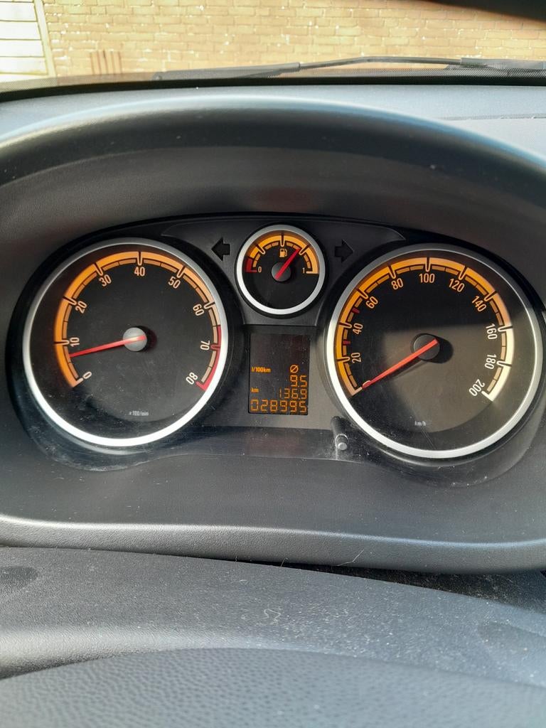 Opel Corsa 1.2 16V 3D 2011 Bruin, Auto's, Voorwielaandrijving, Euro 5, 40 €/maand, Bruin