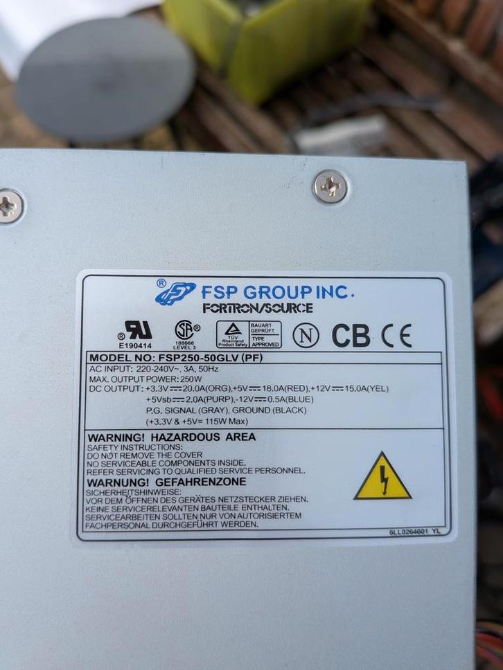 Compacte Zwarte Micro-ATX Computerkast met 250W Voeding, Computers en Software, Computerbehuizingen, Ophalen