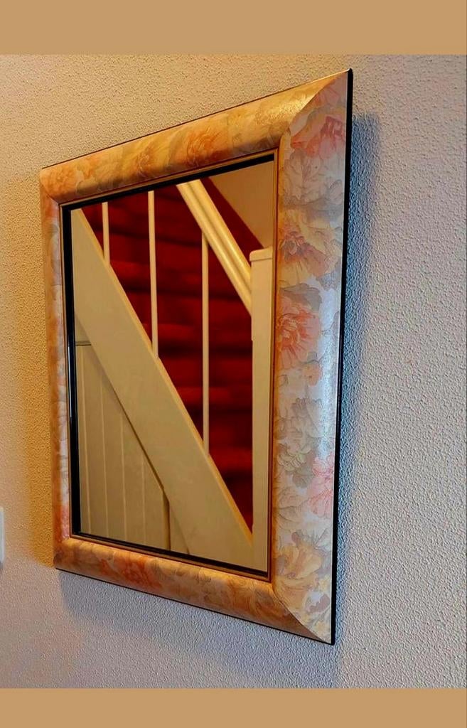 Vintage spiegel met bloemenlijst - geel/zalm, Ophalen of Verzenden, Zo goed als nieuw, Minder dan 100 cm, Rechthoekig