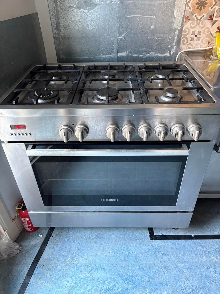 Bosch Fornuis met 6-pits gasfornuis en elektrische oven, Gebruikt, Ophalen of Verzenden, Gas, Vrijstaand