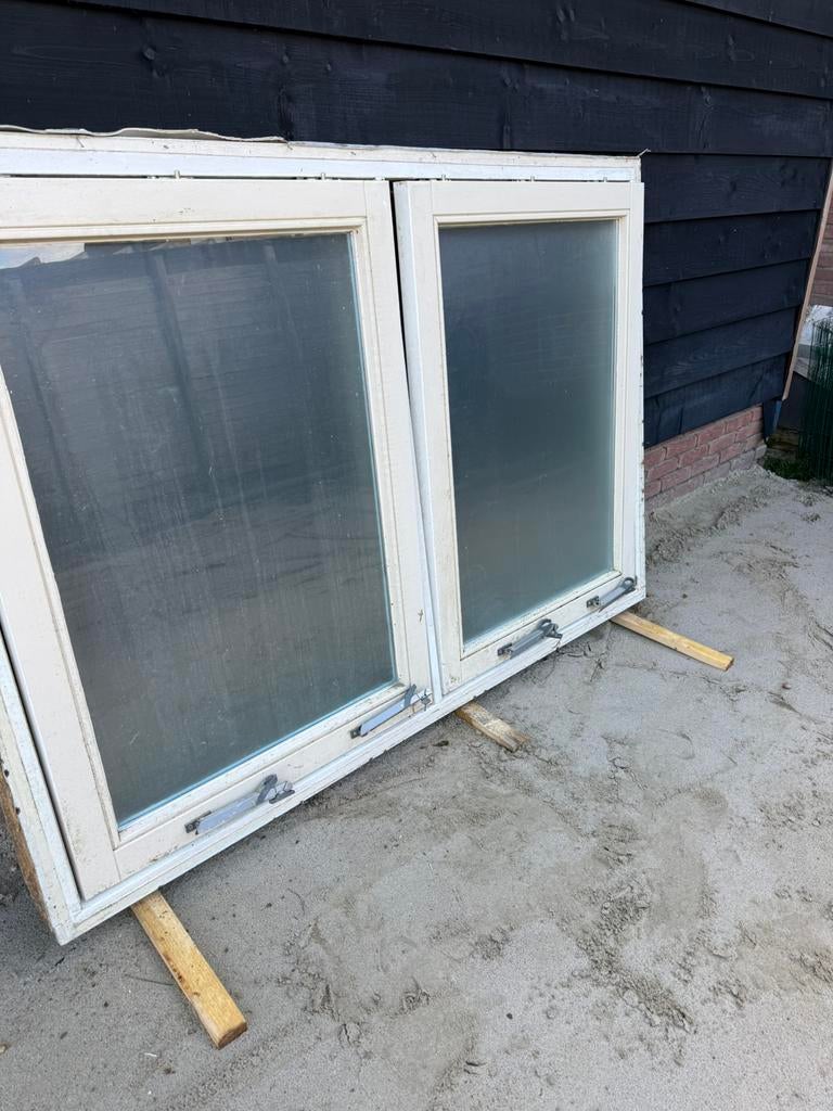 Dubbel raam kozijn met mat glas, Doe-het-zelf en Verbouw, Kozijnen en Schuifpuien, Raamkozijn, Zo goed als nieuw, Hout, Ophalen