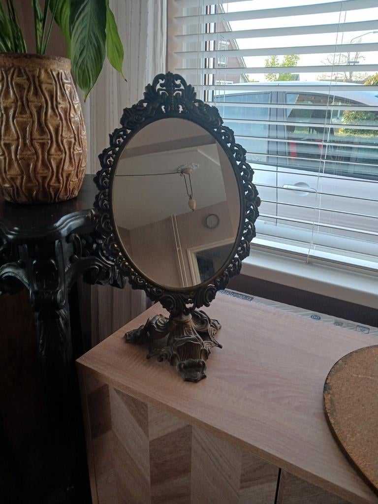 Antieke Bronzen Tafelspiegel met Sierlijke Details, Huis en Inrichting, Woonaccessoires | Spiegels, Ophalen of Verzenden, Rechthoekig