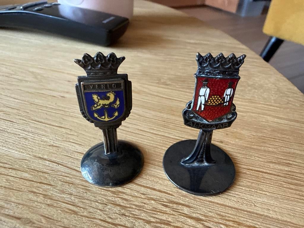 Venlo en Alkmaar Souvenir Schildjes, Ophalen of Verzenden, Gebruikt