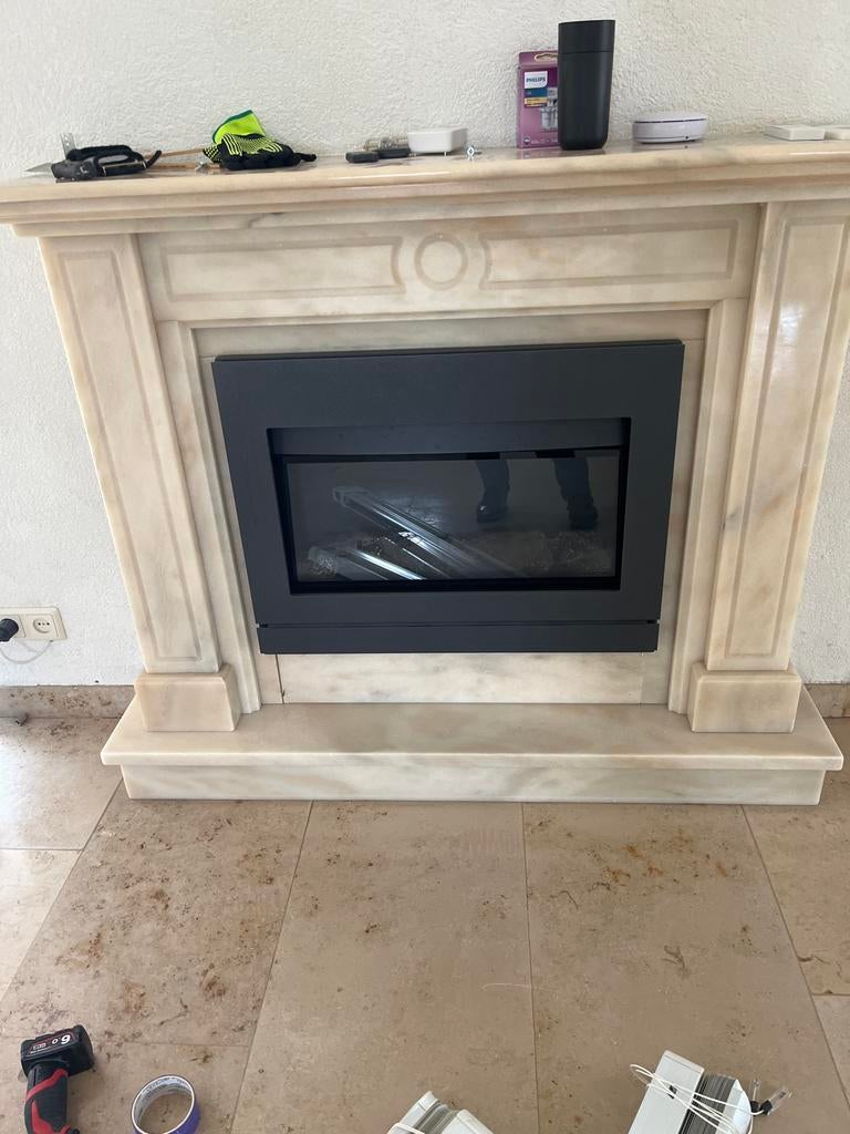 Marmeren schouw met elektrische haard, Huis en Inrichting, Haarden, Ophalen, Gebruikt, Inbouwhaard, Elektrische haard