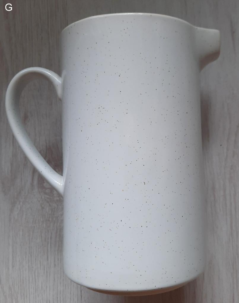 Schenkkan / Concretekan. Ikea Diam 10,5 x Hoog 20,5 cm, Overige typen, Nieuw, Ophalen of Verzenden, Overige stijlen