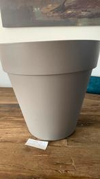 Taupe kleur plastic bloempot 34 x 34 cm hoog, Ophalen, Kunststof, Gebruikt, Rond
