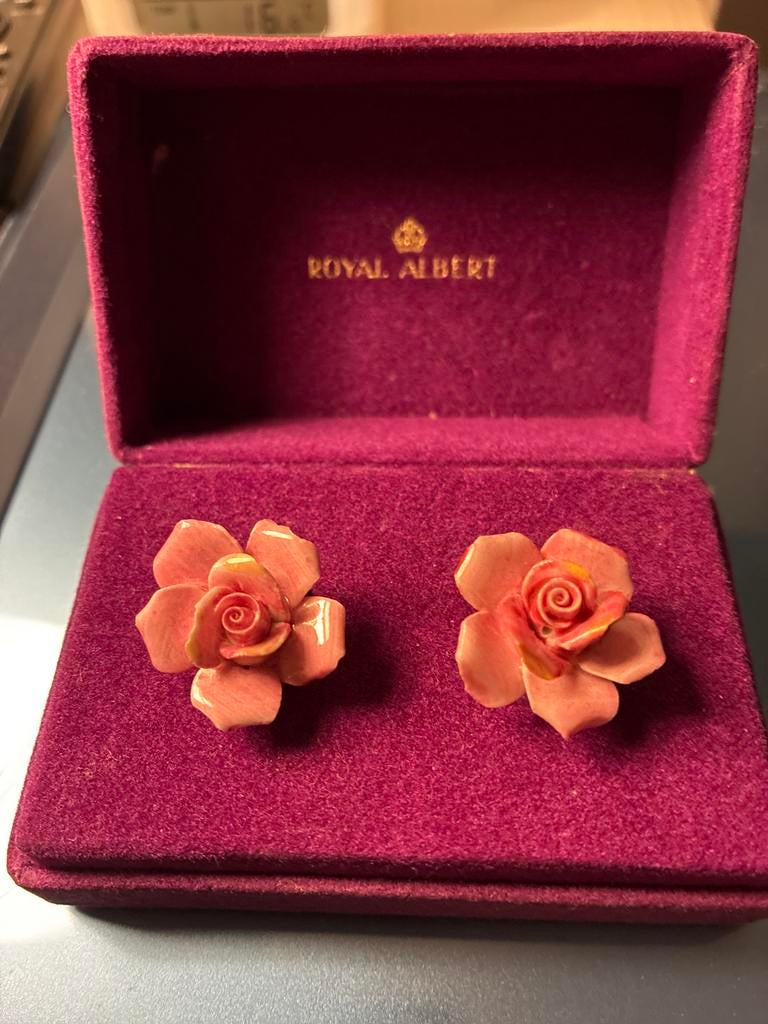Royal Albert Oorbellen Roze Roosjes in Doosje, Overige materialen, Gebruikt, Ophalen of Verzenden, Roze