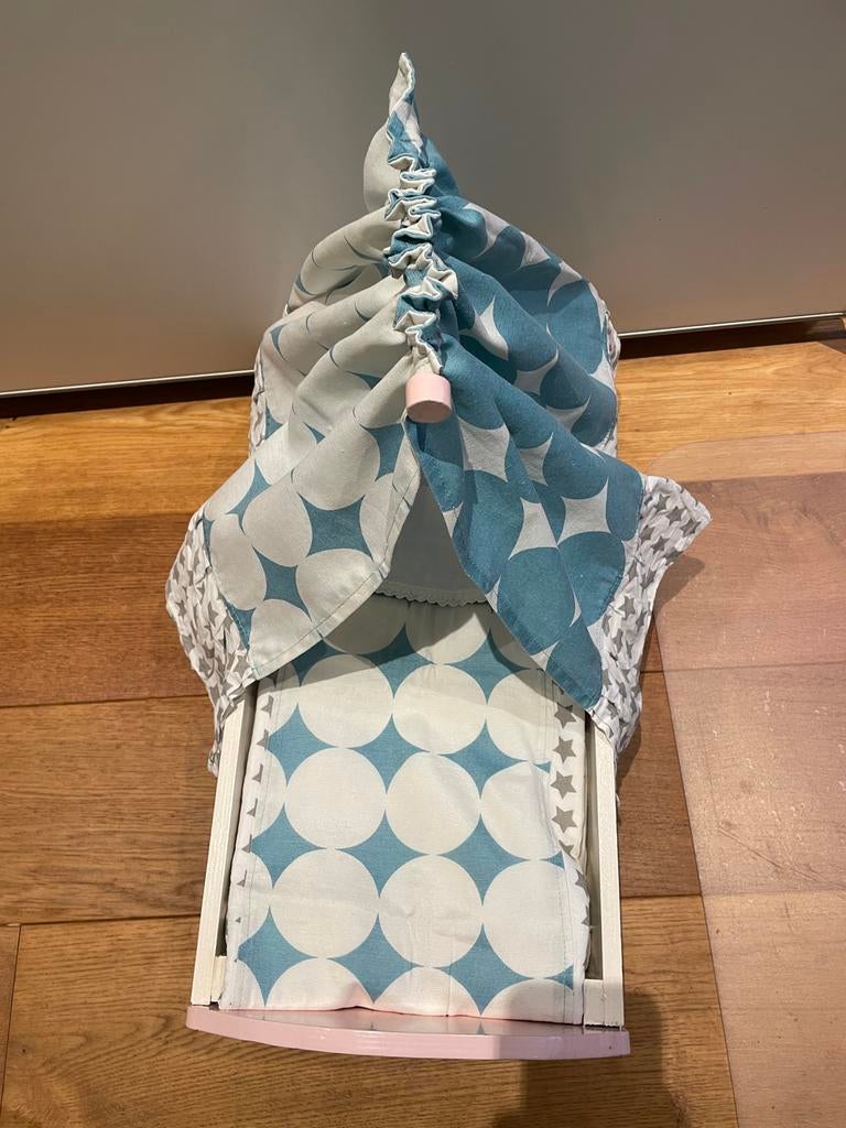 Vintage houten poppenbedje met complete set beddengoed, Ophalen, Gebruikt, Overige typen