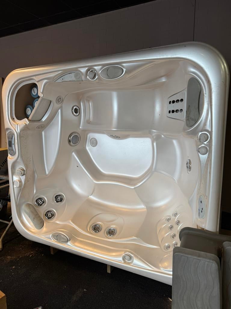 Hotspring jacuzzi, Tuin en Terras, Bubbelbaden en Hottubs, Gebruikt, Vast, Trap, Ophalen