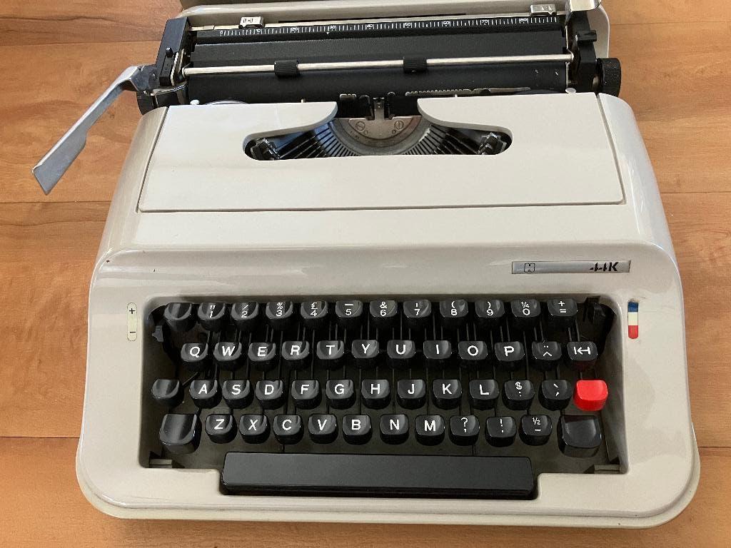 Vintage typemachine - Hema  44K (olivetti), Diversen, Typemachines, Ophalen, Gebruikt