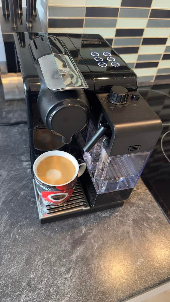 Nespresso Koffiezetapparaat Koffiemachine, Ophalen, Zo goed als nieuw, Koffiemachine
