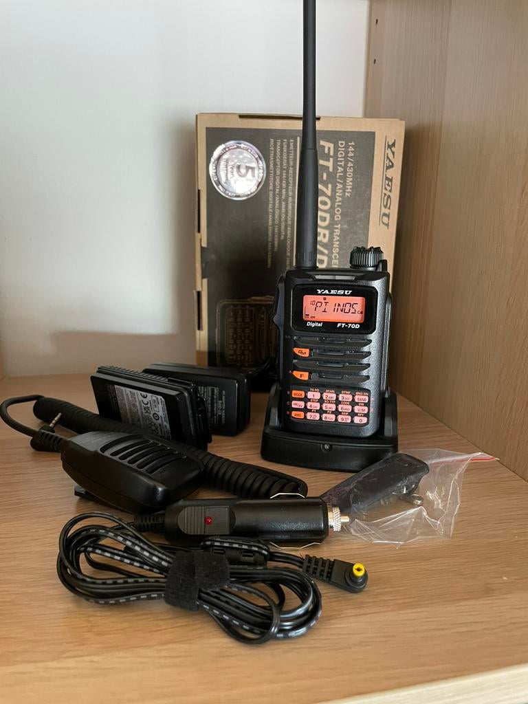Yaesu FT-70DE, Telecommunicatie, Zenders en Ontvangers, Zo goed als nieuw, Ophalen of Verzenden