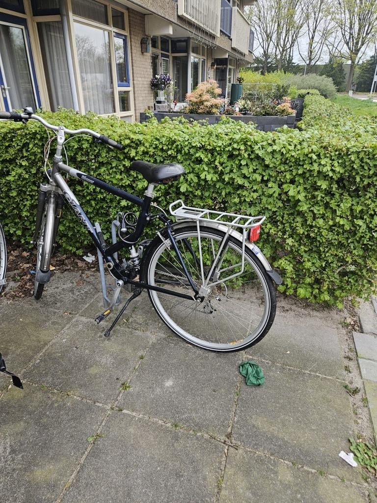 Heren fiets giant  28 inch In nieuw staat, Ophalen of Verzenden, Zo goed als nieuw, 80 kg of meer