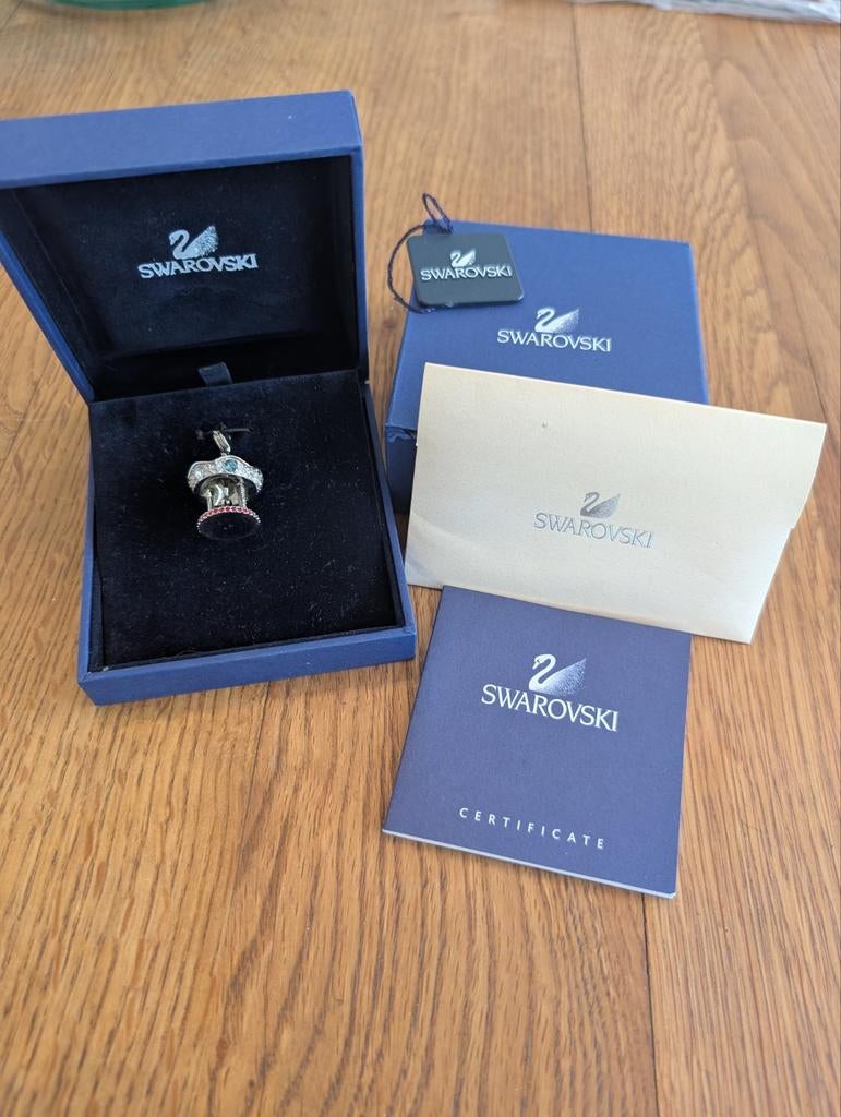 Swarovski Carrousel Bedel met Kristallen en Emaille, Overige merken, Glas of Kristal, Nieuw, Ophalen of Verzenden