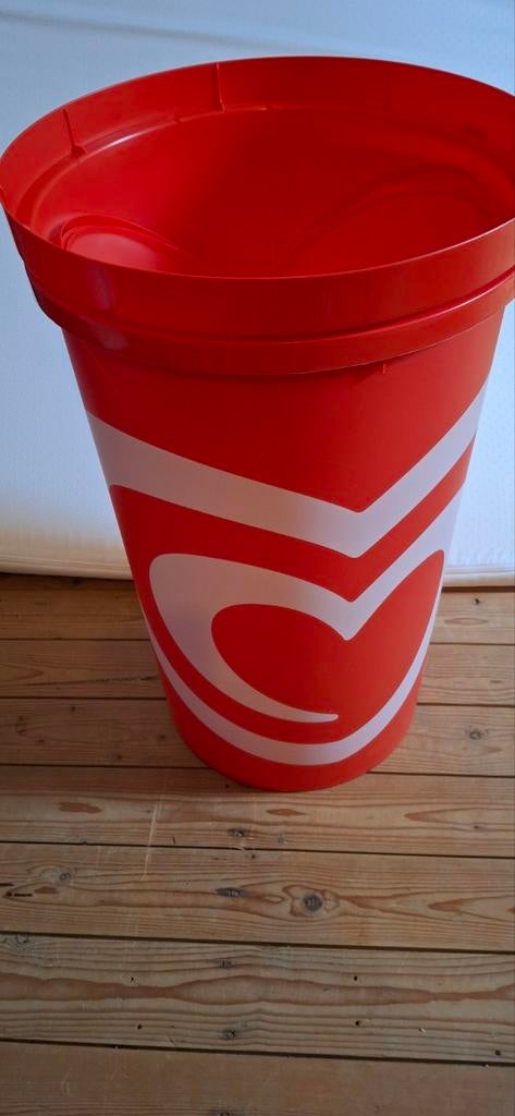 Ola prullenbak, Ophalen, Kunststof