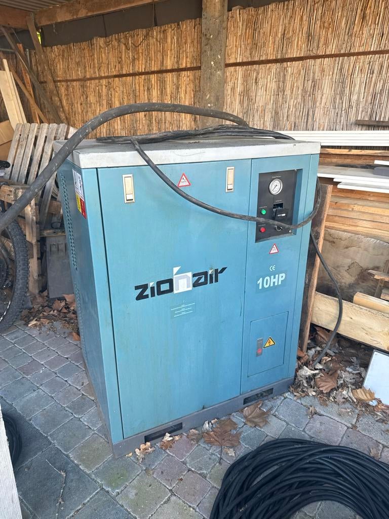 ZionAir Compressor 10 PK 7,5 kW - Slechts 92 uur gelopen, Doe-het-zelf en Verbouw, Compressors, Ophalen of Verzenden, Geluidgedempt