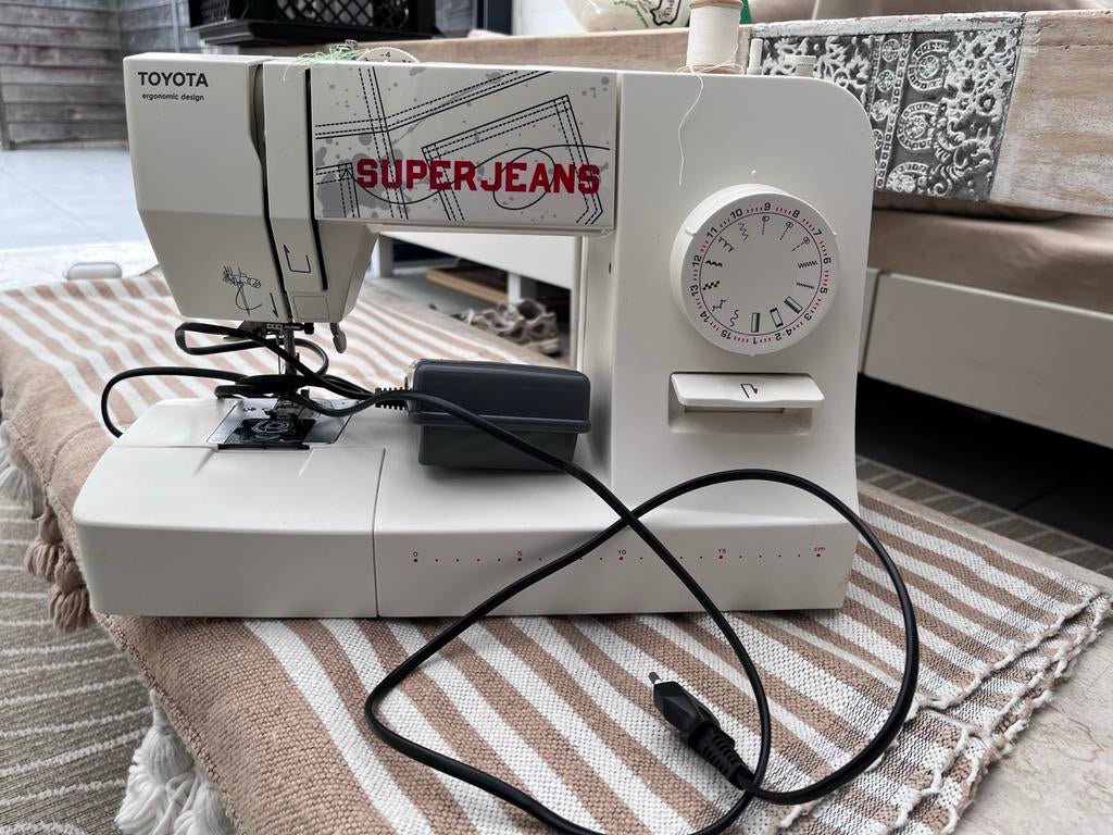 Toyota naaimachine, Hobby en Vrije tijd, Naaimachines en Toebehoren, Ophalen