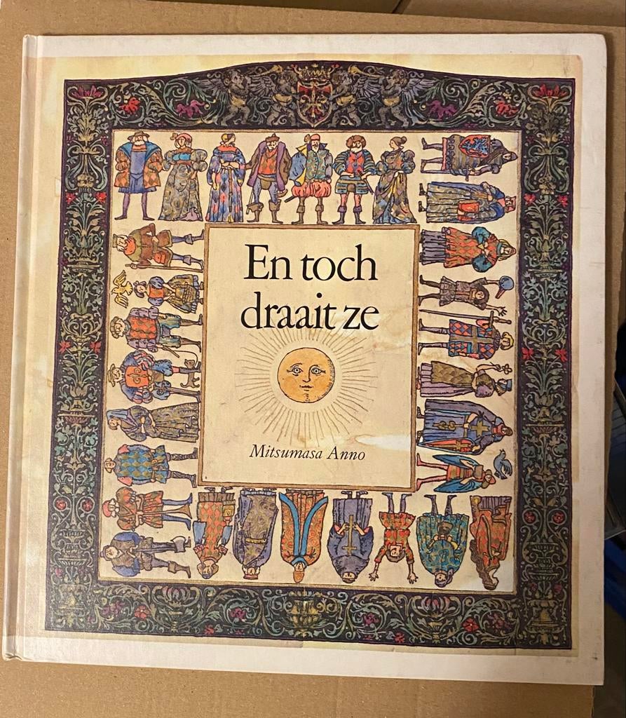 En toch draait ze - Mitsumasa Anno (Geïllustreerd), Ophalen of Verzenden, Zo goed als nieuw