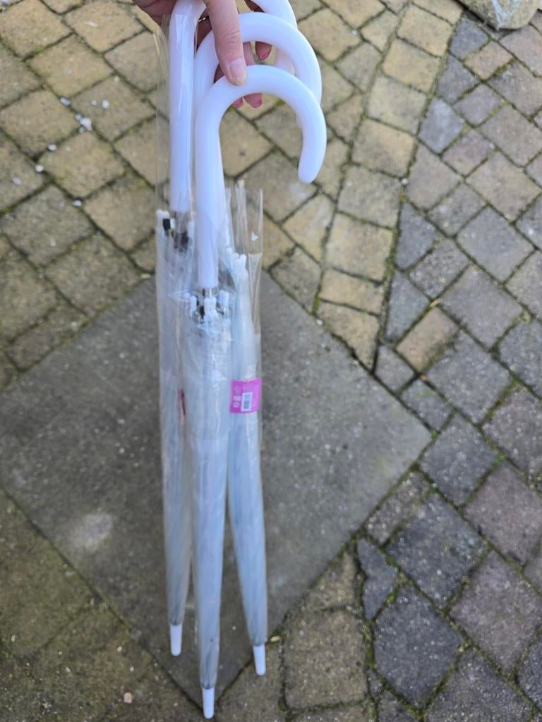 3 transparante paraplu's, Ophalen
