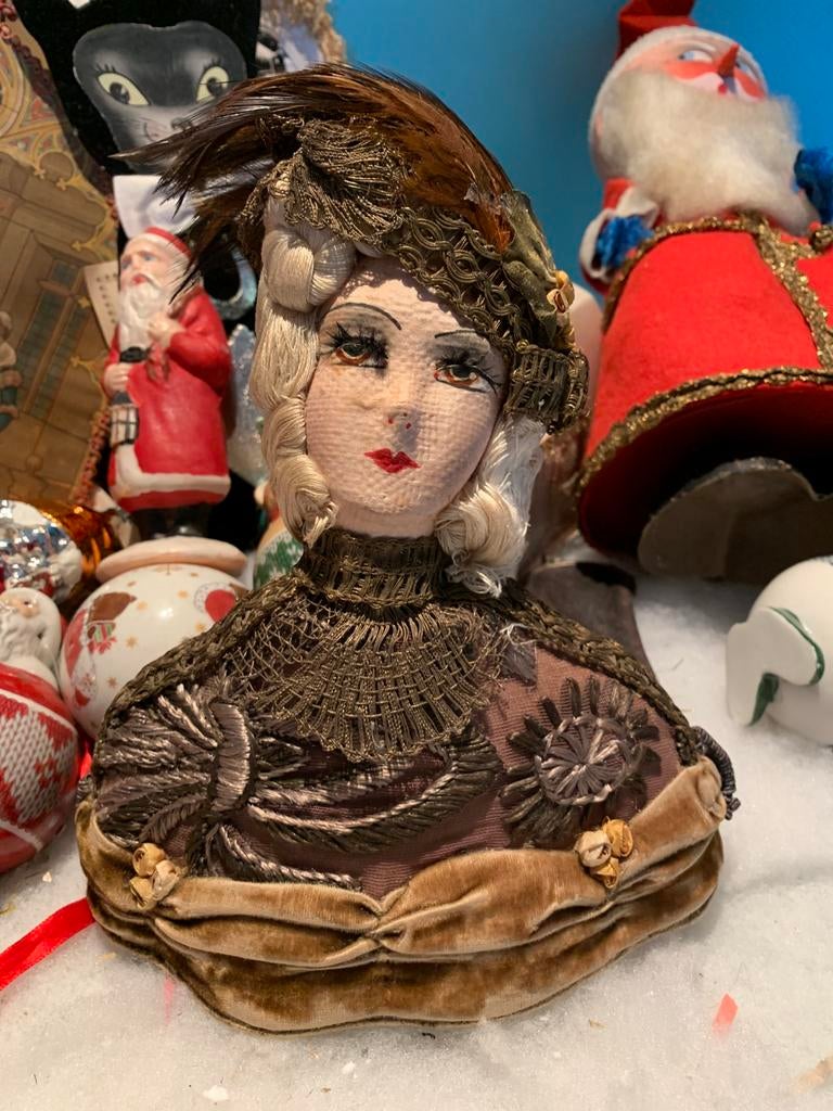 Antieke halff doll Pop met Veerhoed, Antiek en Kunst, Curiosa en Brocante, Ophalen of Verzenden