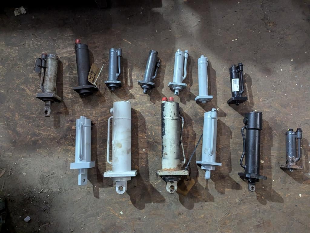 Nieuwe onderdelen voor diverse bouwmachines op voorraad, Ophalen, Nieuw