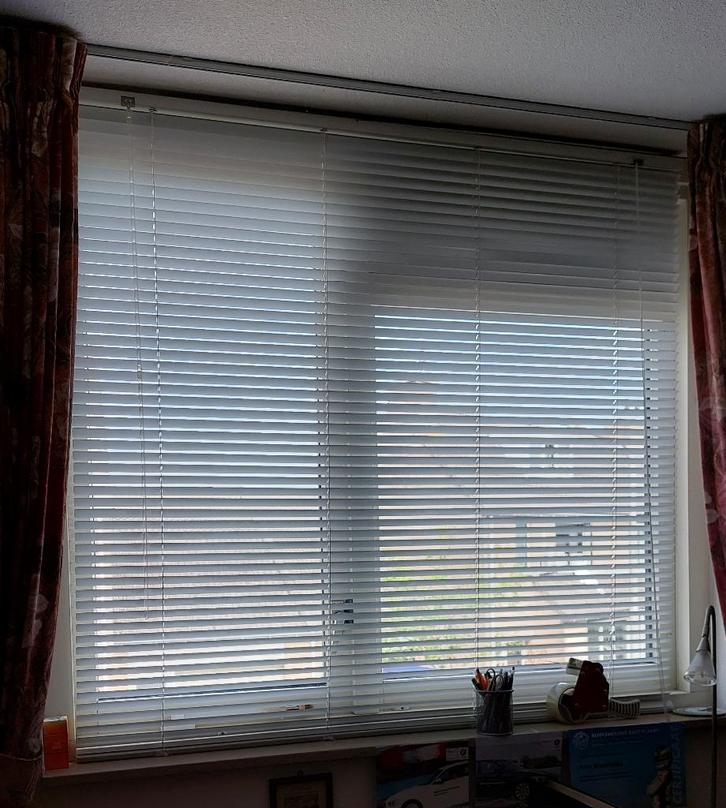 Aluminium jaloezieën, grijs/wit 2,5 cm, Huis en Inrichting, Stoffering | Gordijnen en Lamellen, 150 tot 200 cm, 100 tot 150 cm