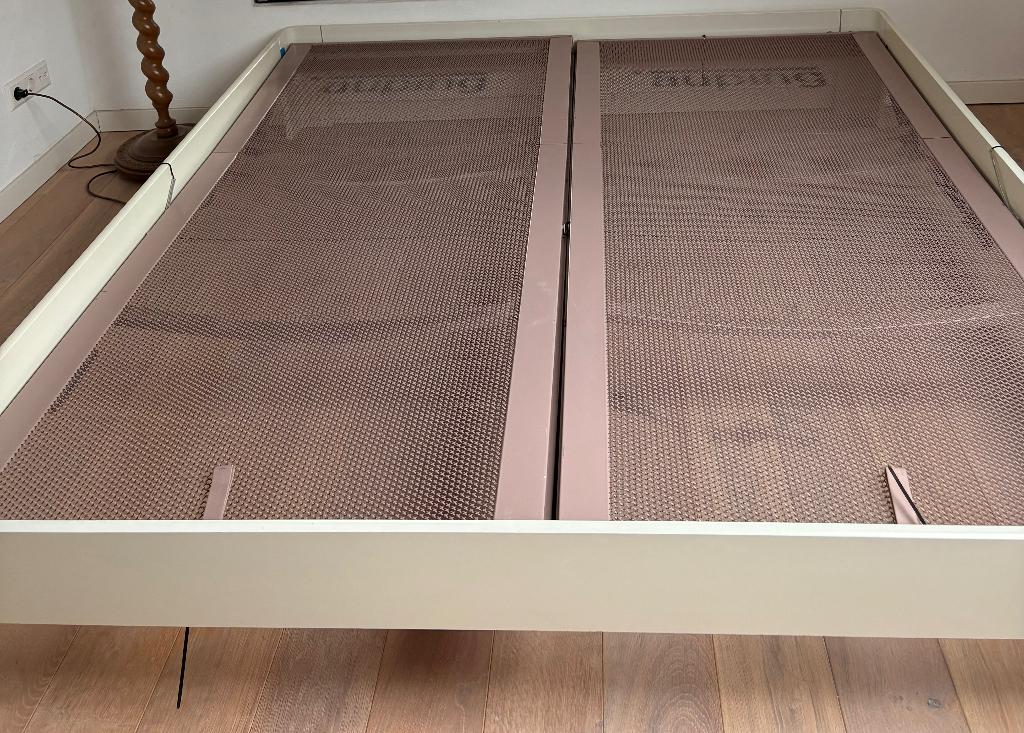 Twee handverstelbare Auping spiraalbodems 200x90, Ophalen, 90 cm, Eenpersoons, Bruin