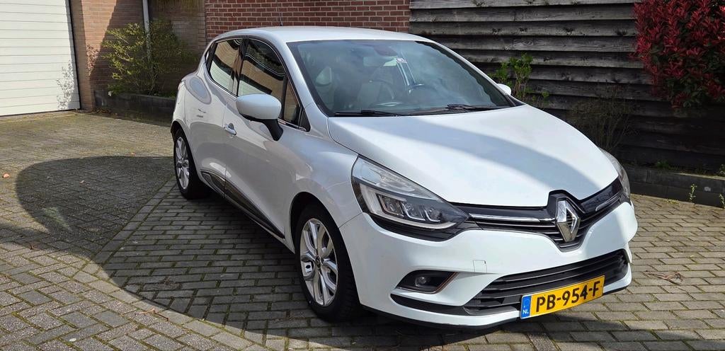 Nette Clio (2017) Tce Intens Half leer etc.., Voorwielaandrijving, Zwart, Particulier, 3 cilinders