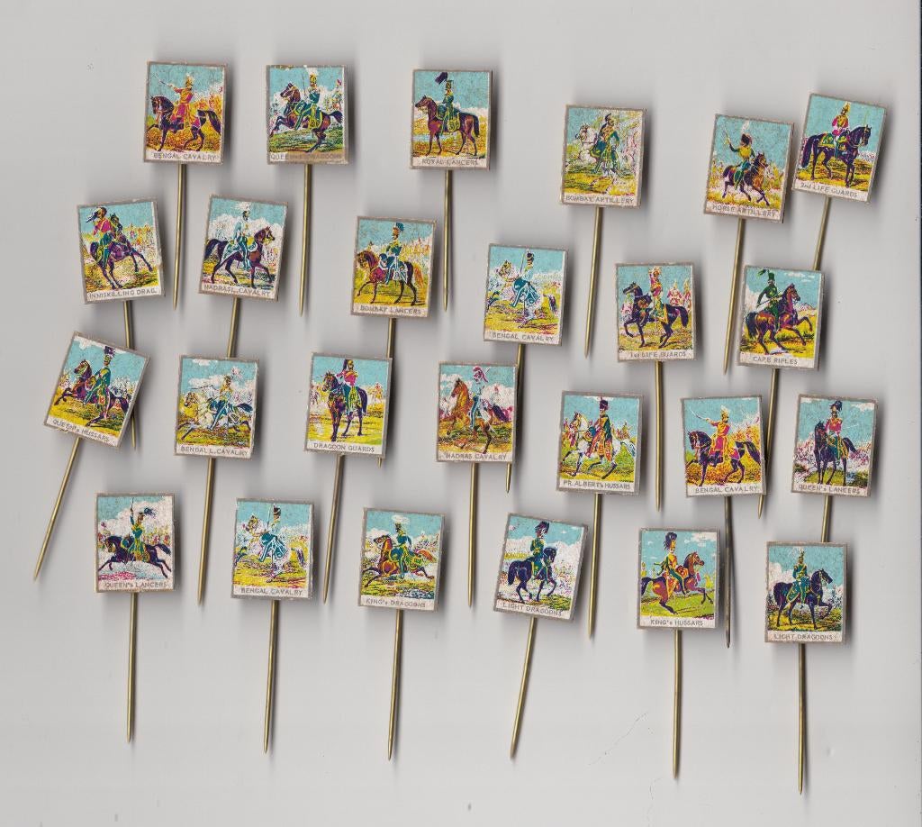 Verzameling Engelse Cavalerie Huzaren Artillerie speldjes, Verzamelen, Militaria | Algemeen, Landmacht, Embleem of Badge, Nederland