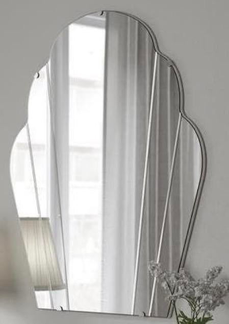 GEZOCHT Mooie spiegel met golvende rand.  IKEA LOMMARYD, Huis en Inrichting, Woonaccessoires | Spiegels, Minder dan 50 cm, Gebruikt