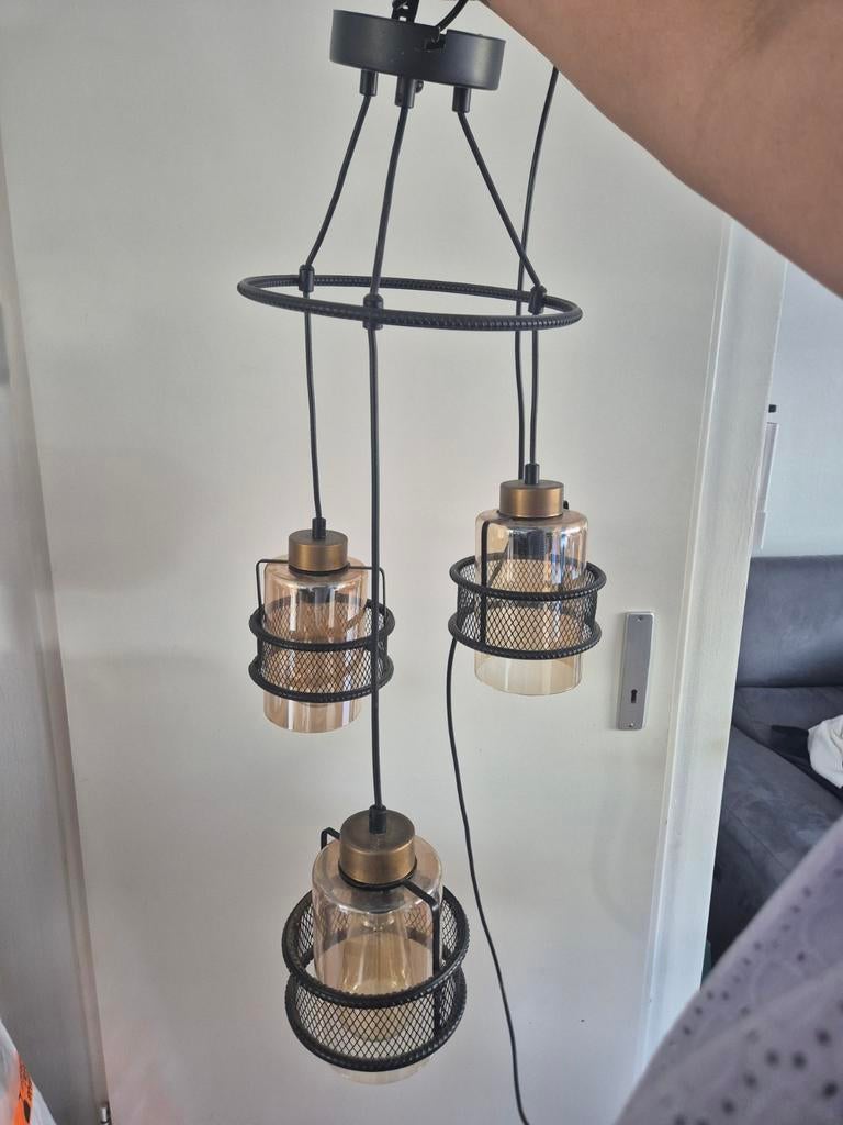 Mooie hanglamp met 3 lampen - Zwart metaal en glas, Huis en Inrichting, Lampen | Hanglampen, Ophalen, 50 tot 75 cm, Zo goed als nieuw