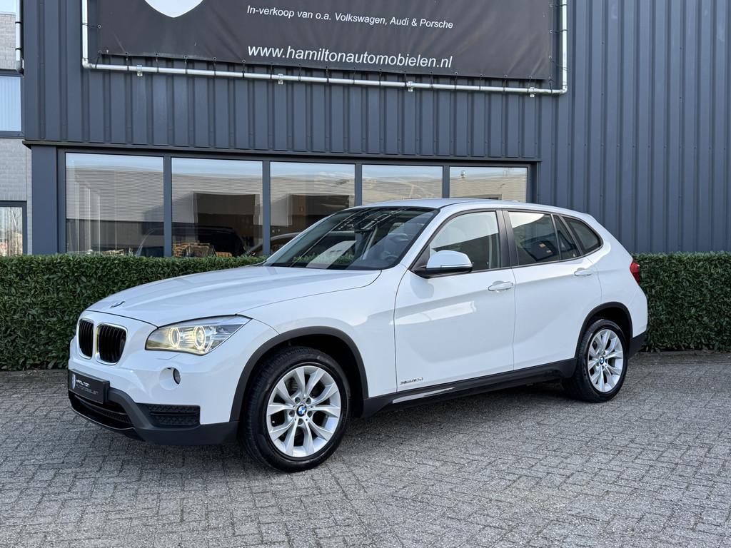 BMW X1 xDrive18d High Executive Sport Xenon Navi Clima 141dk, Auto's, BMW, X1, Stof, Zwart, Wit