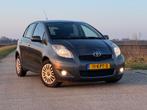Toyota Yaris 1.3 16v VVT-i Aspiration, 2e eig, Climate contr, Auto's, Voorwielaandrijving, 1025 kg, Stof, 40 €/maand