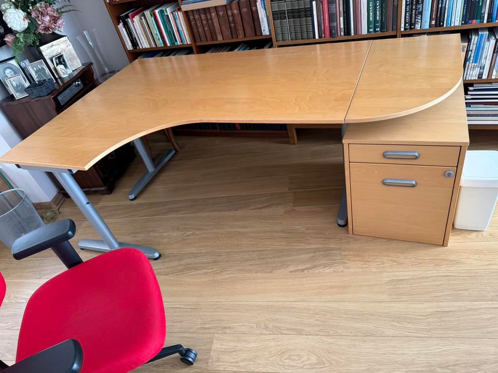 Mooi en net buro, met zgan bureaustoel en ladenkastje, Huis en Inrichting, Bureaus, Ophalen of Verzenden, Zo goed als nieuw