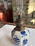 Delfts Blauwe olielamp, messing brander, glazen schoorsteen., Ophalen of Verzenden
