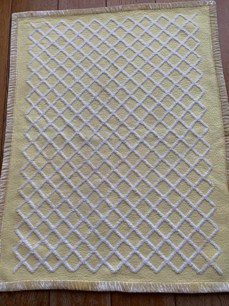 Vintage geel/gebroken wit dekentje, Ophalen of Verzenden, Zo goed als nieuw, 100 cm of meer, Deken