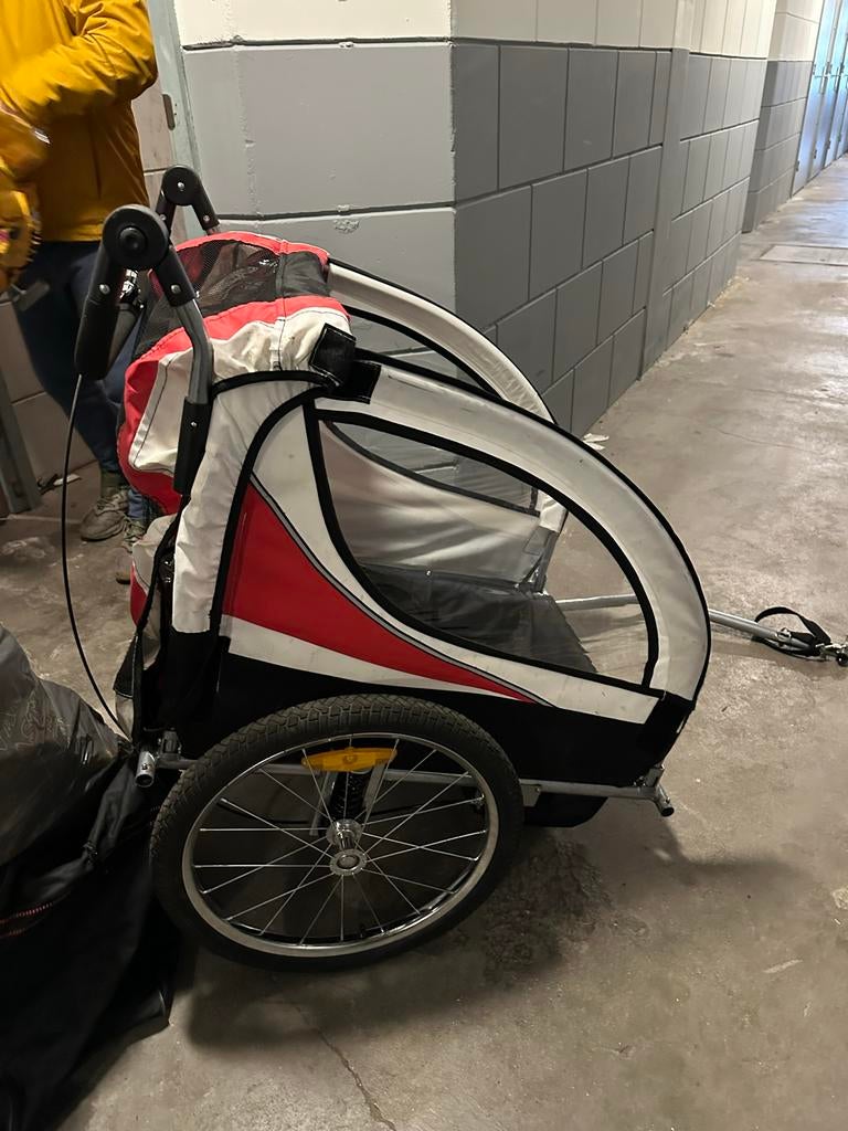 Kinderfietskar / Hondenkar - Rood/Zwart, Gebruikt, Opvouwbaar, 20 tot 40 kg, Ophalen of Verzenden