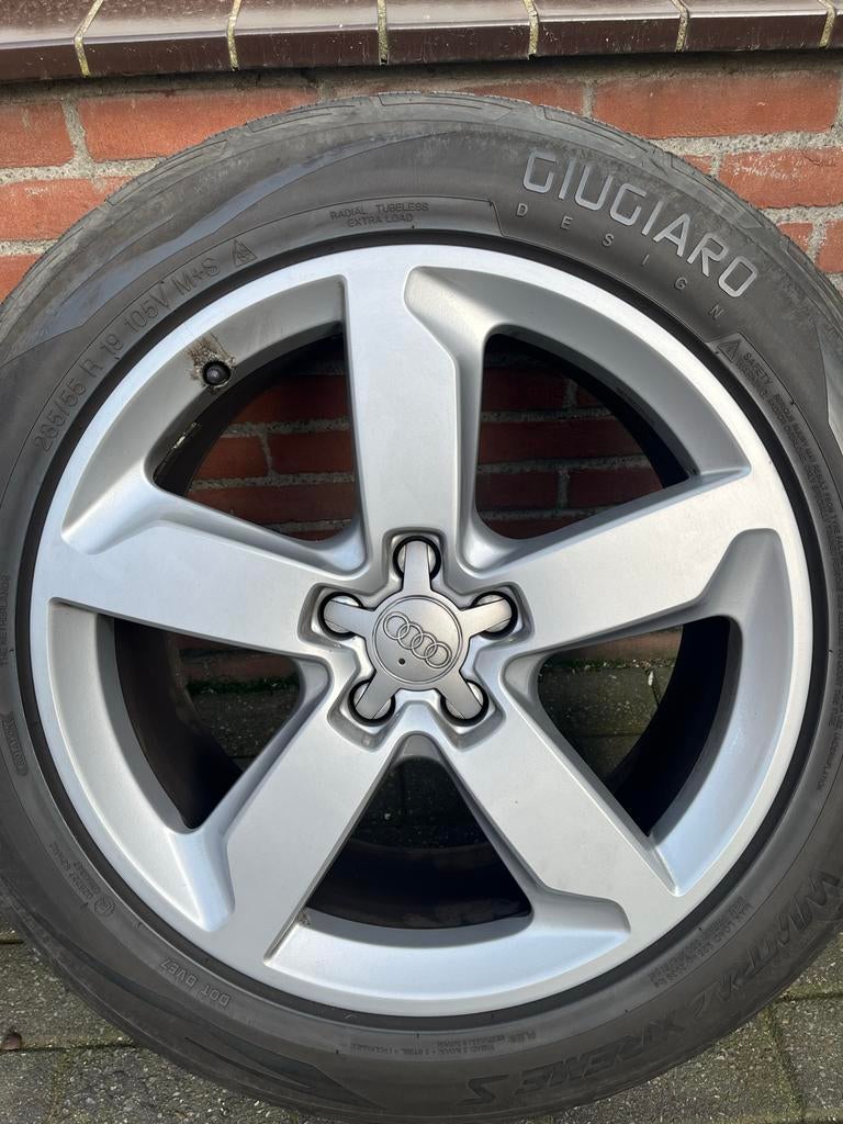 Audi 19 inch velgen met Vredestein winterbanden, Auto-onderdelen, Banden en Velgen, Gebruikt, Banden en Velgen, Winterbanden, 235 mm