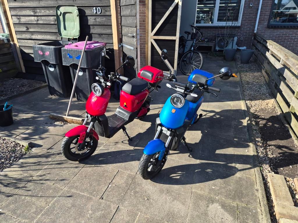2x La Souris elektrische scooters - Z.G.A.N. (<100km), Fietsen en Brommers, Ophalen, Zo goed als nieuw, Elektrisch, Overige merken